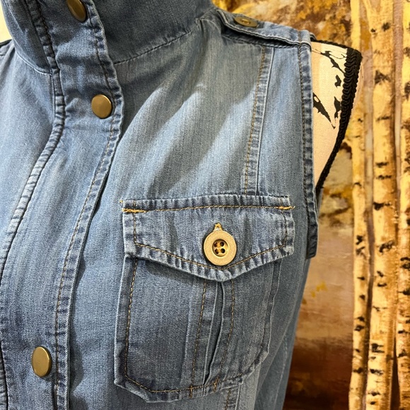 EUC BLACK LABEL C’EST TOI Amazing Denim Zipper and Snap Closure Top - Picture 5 of 15